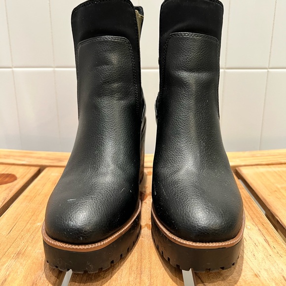 Good Day Boot - Picture 2 of 11